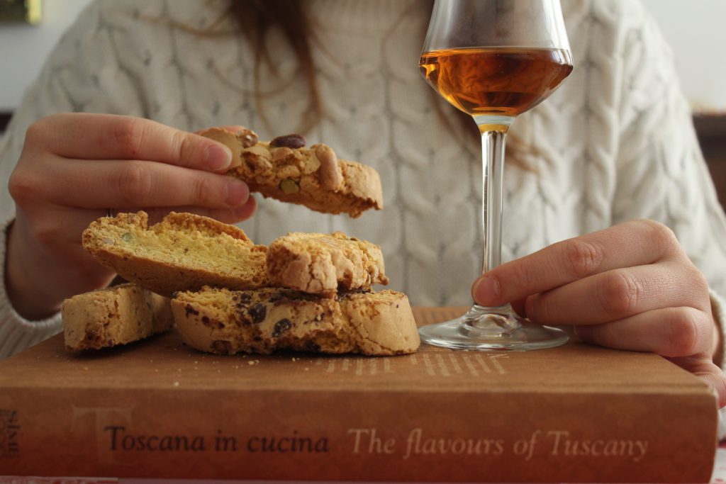 Cantucci toscani alle mandorle: ricetta tradizionale e storia ...