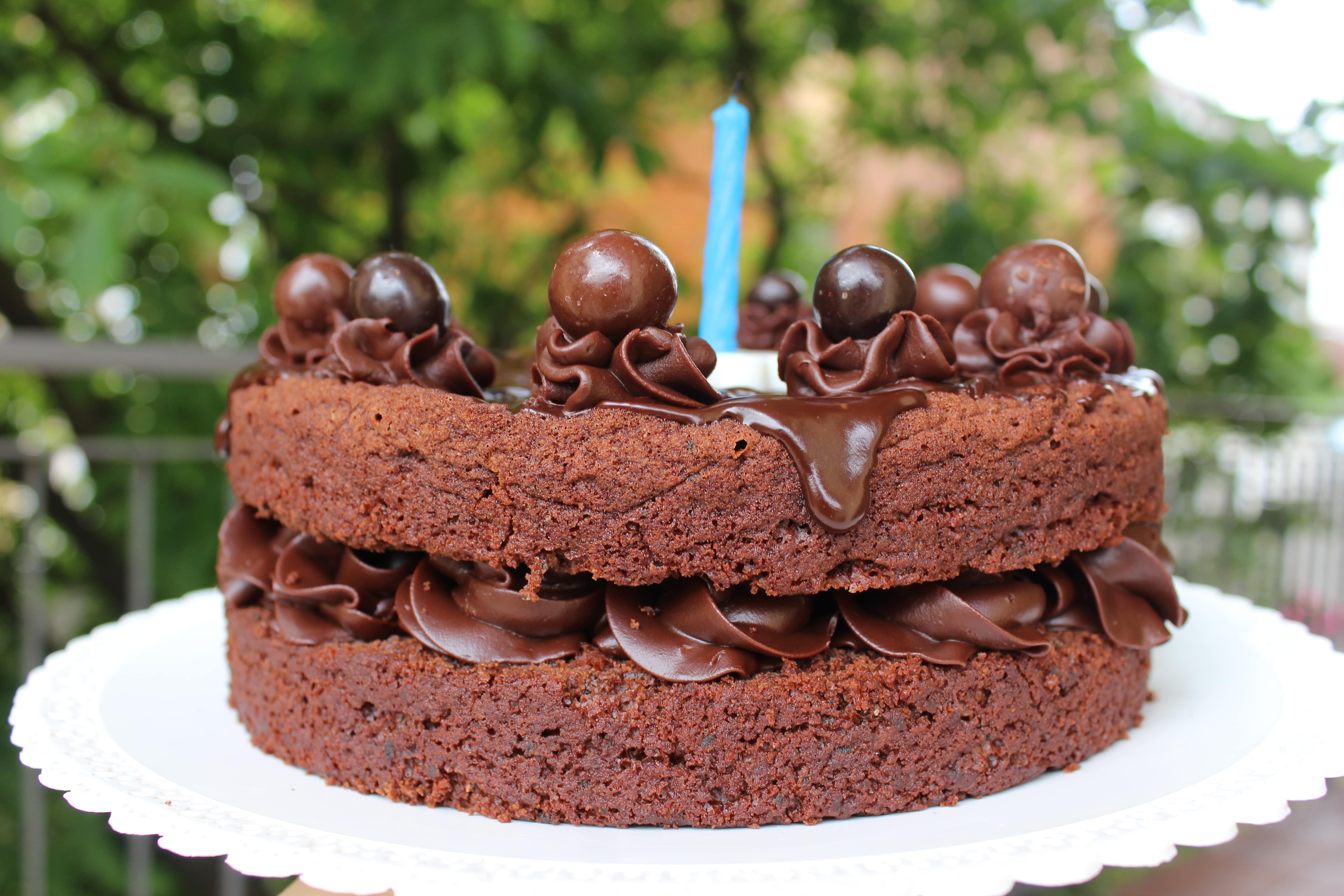 Torta al cioccolato fondente senza uova e burro