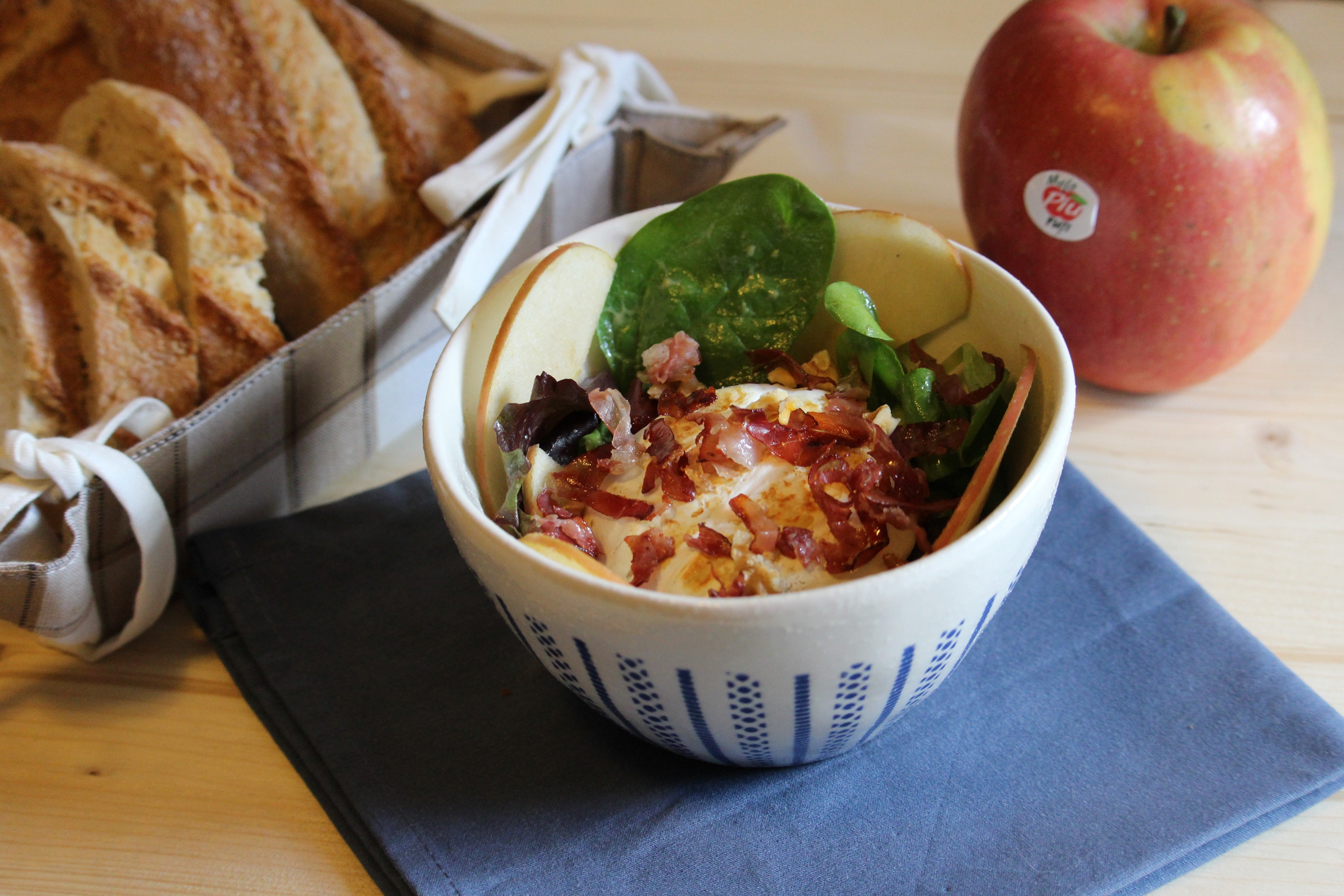 insalata con tomino caldo e mele