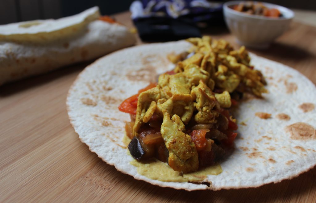 tortillas con pollo e chutney di verdure