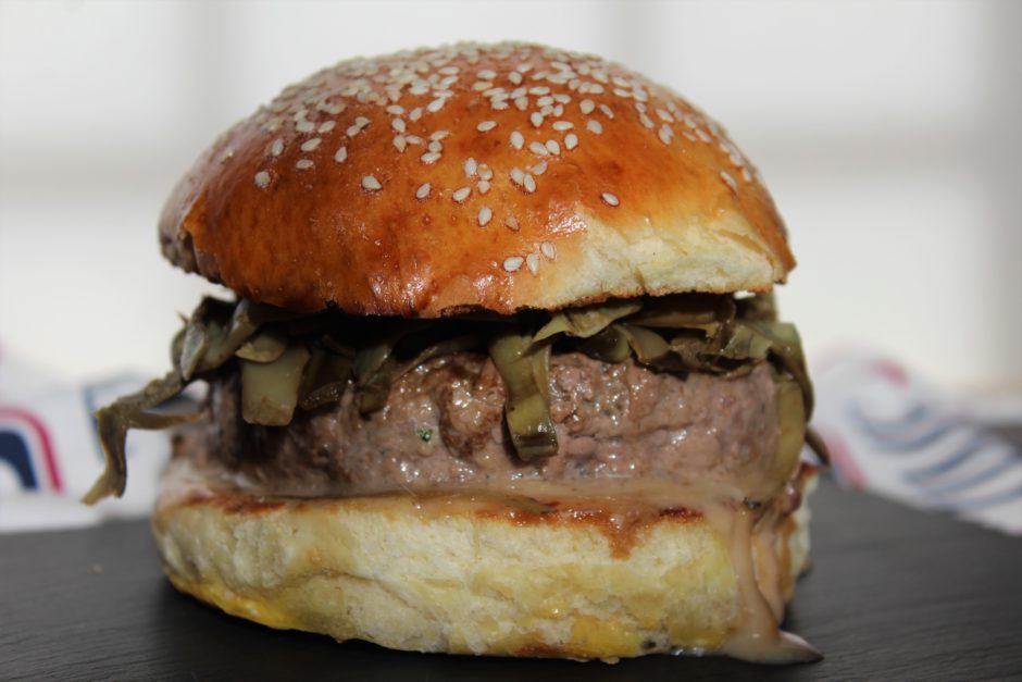 Hamburger con carciofi e crema di gorgonzola e noci