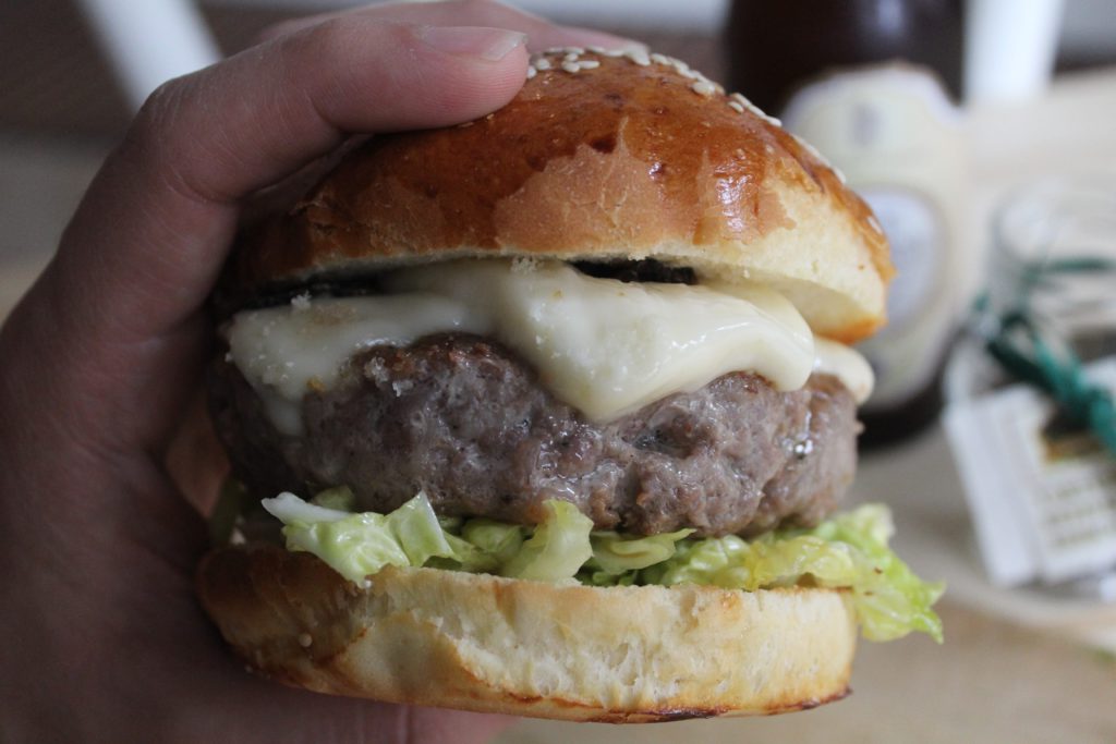 hamburger con taleggio e tartufo