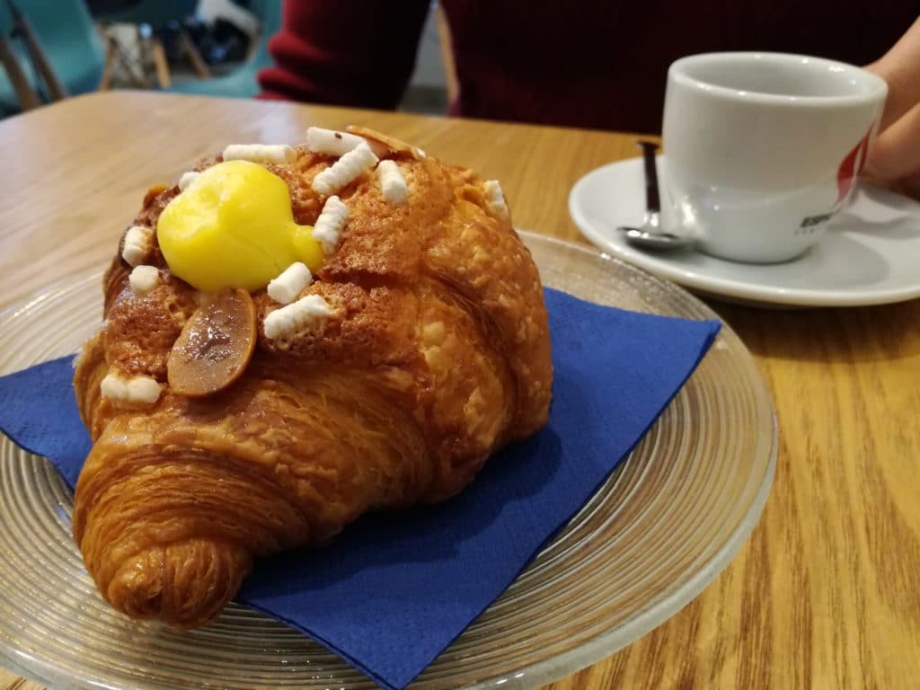 brioche con crema pasticcera