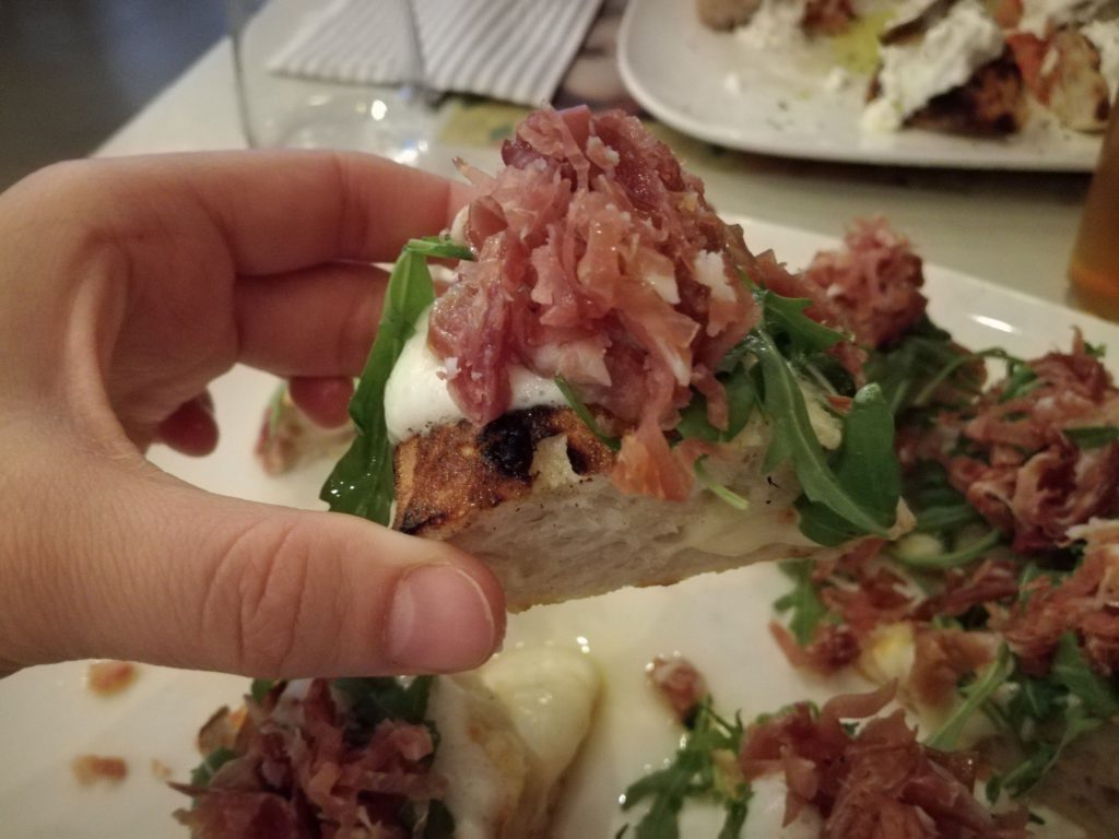pizza gourmet con prosciutto crudo zuarina