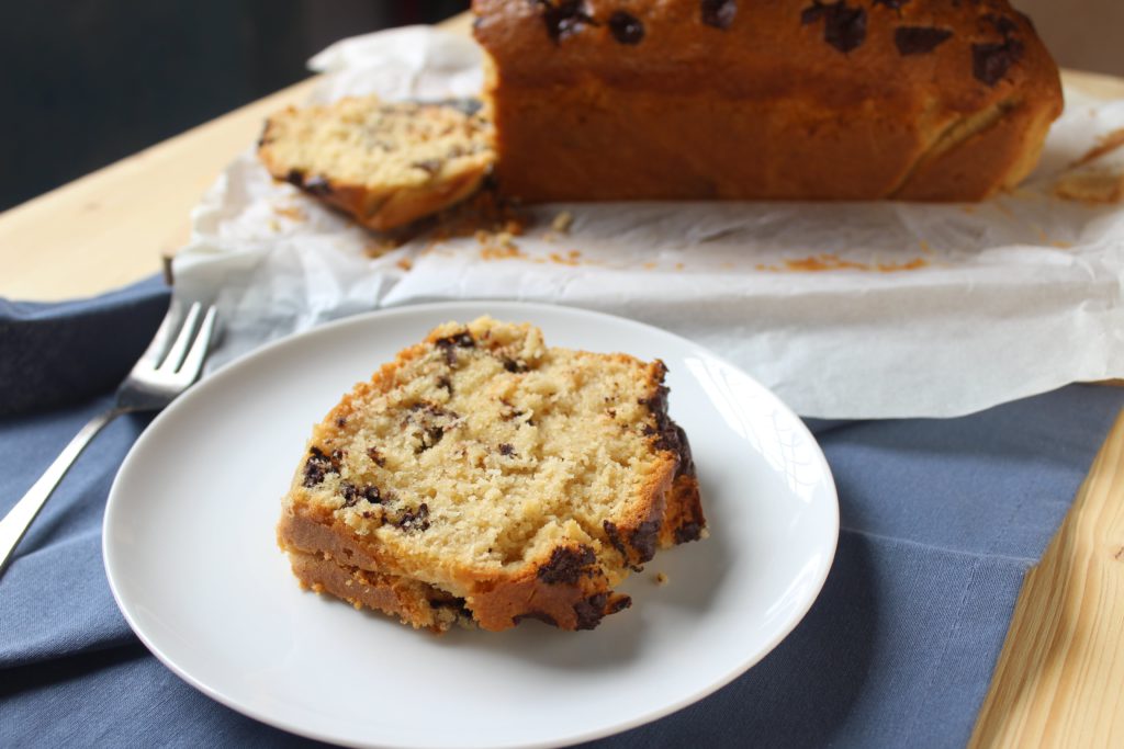 fetta di plumcake cocco e cioccolato