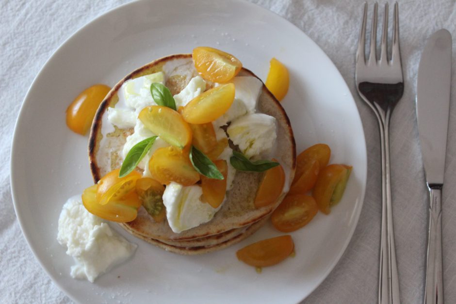 pancakes salati con pomodori gialli