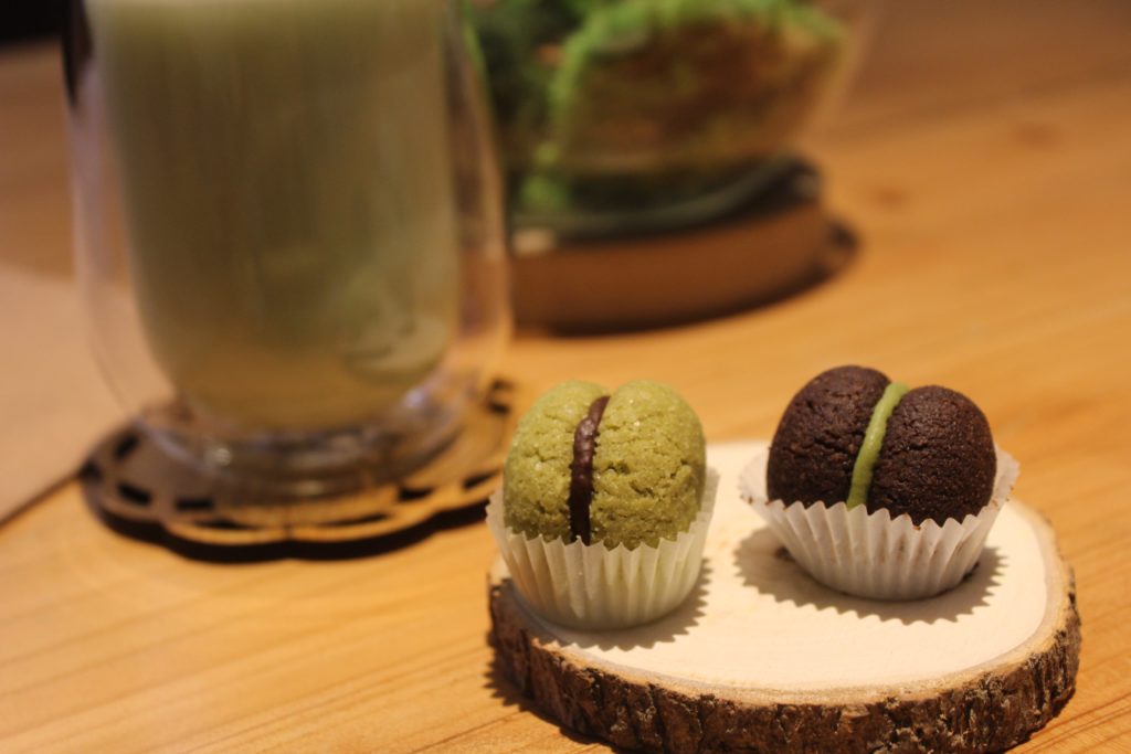 baci di dama al matcha