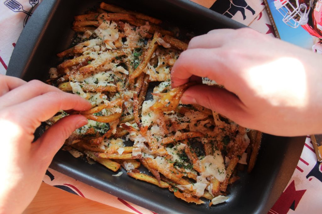 patatine fritte filanti al formaggio