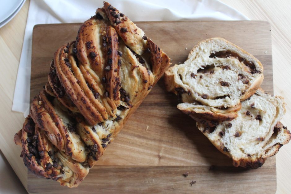 babka al cioccolato con pere caramellate