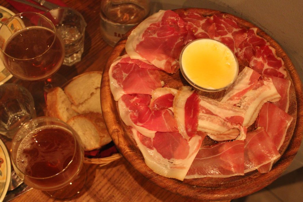 tagliere di salumi stagionati