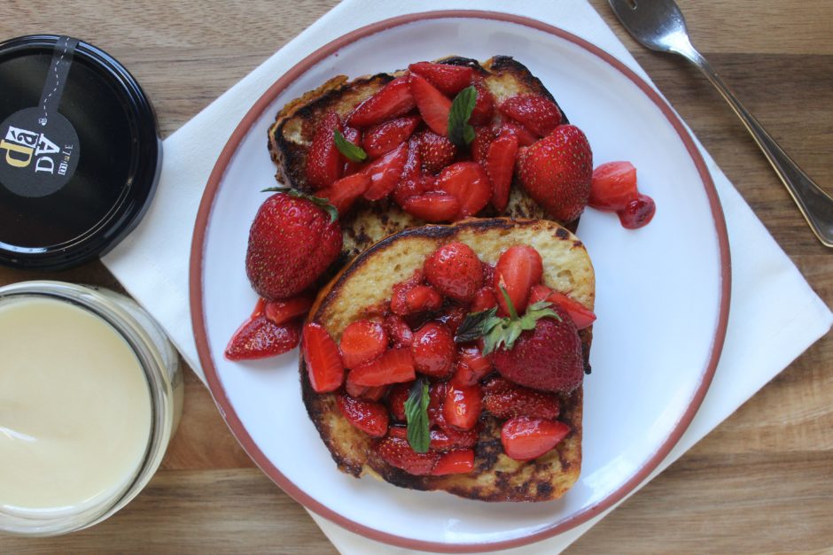 french toast con fragole e miele di tiglio