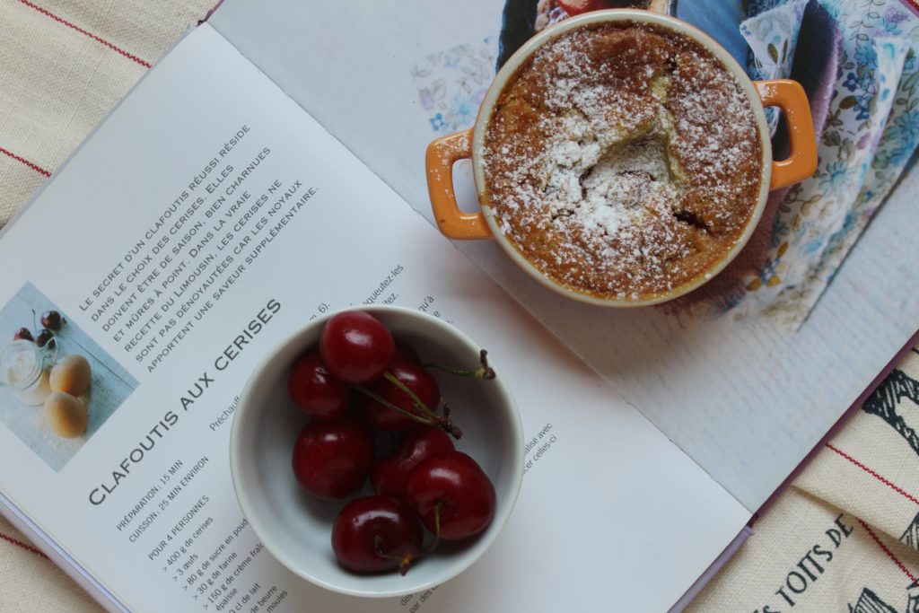 clafoutis alle ciliegie in cocotte