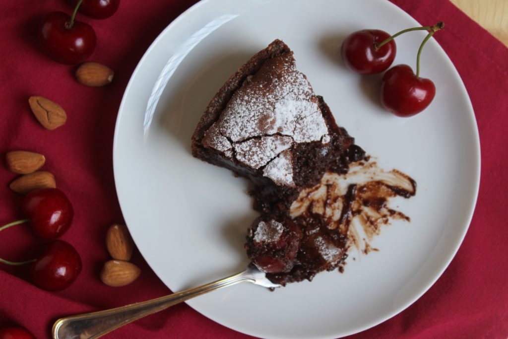 crostata con ciliegie e cioccolato fondente