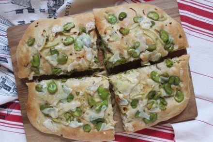 focaccia morbida con fave