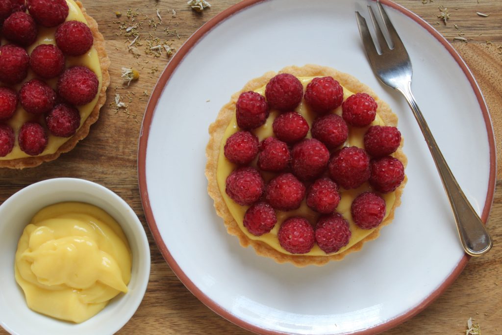 crostatina con crema pasticcera alla camomilla