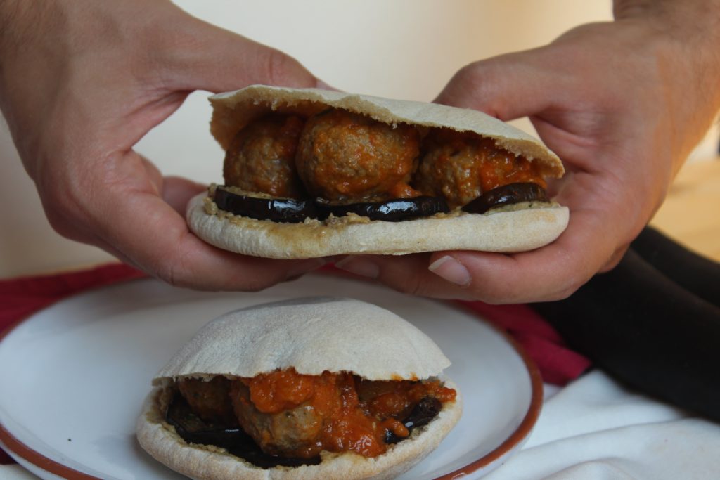 pita con polpette e melanzane