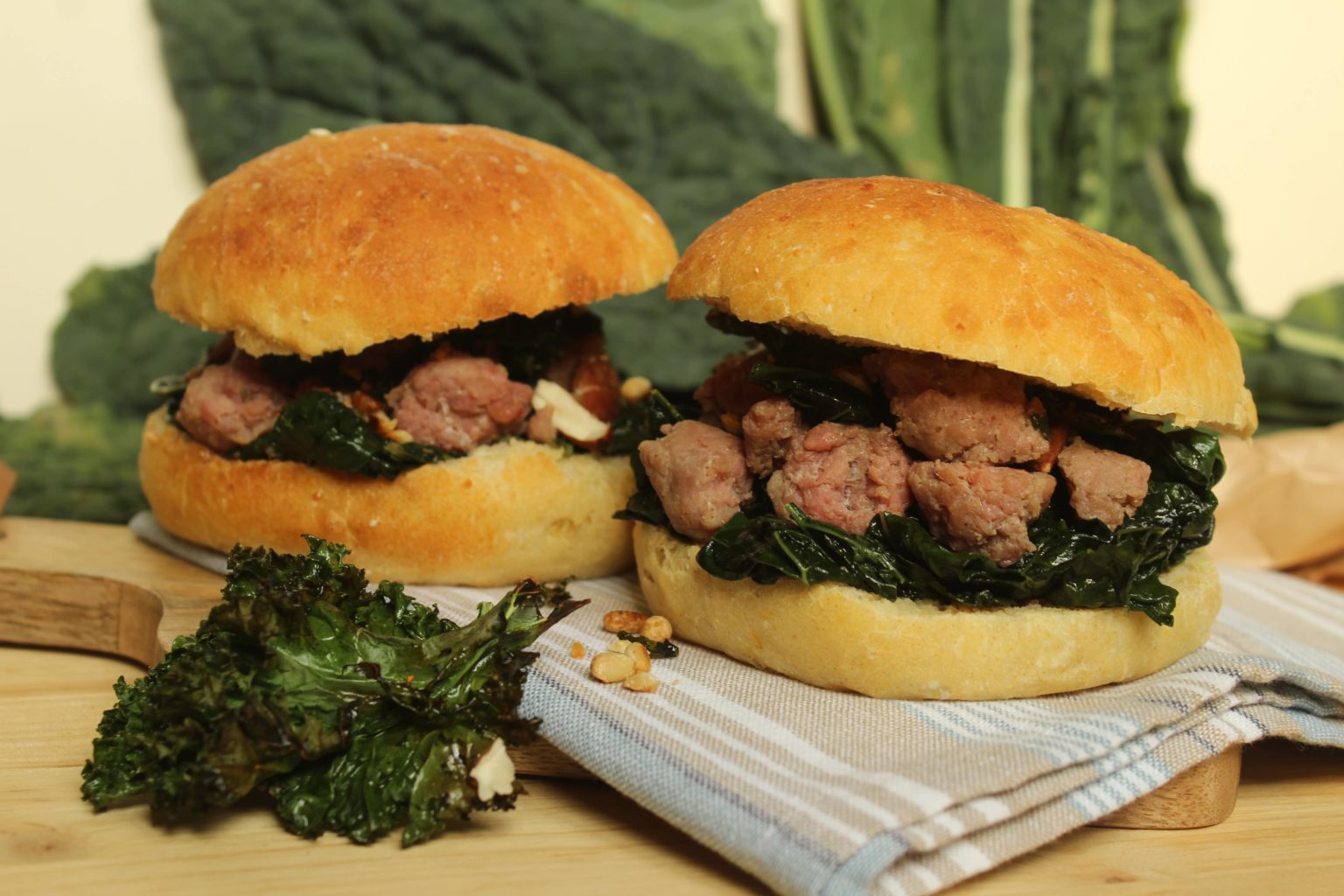 Panini di patate con cavolo nero e salsiccia - Spignattando
