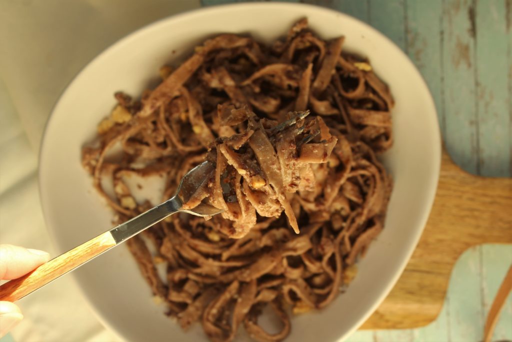 tagliatelle integrali con pesto di radicchio