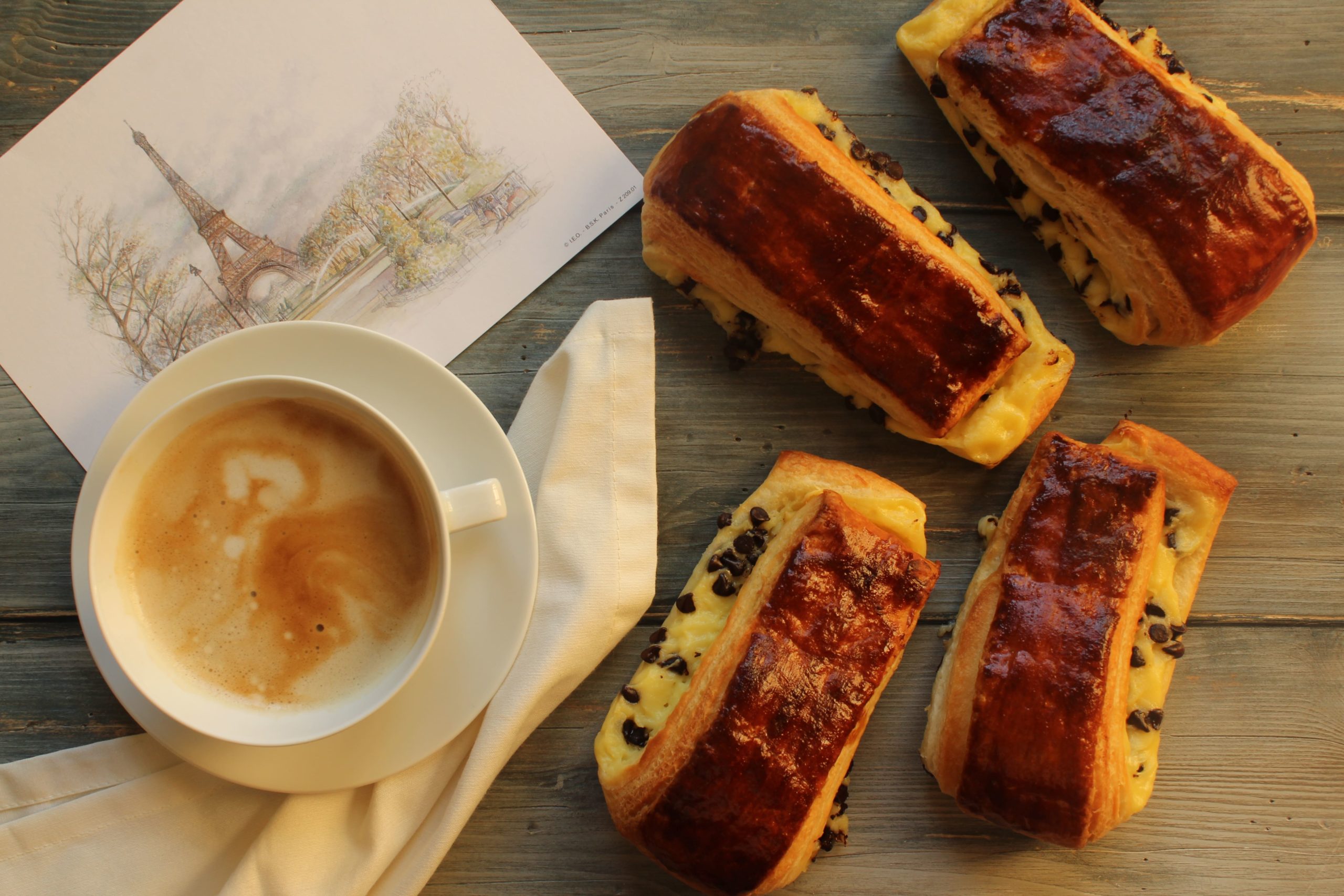 Brioche suisse con crema pasticcera e gocce di cioccolato Spignattando