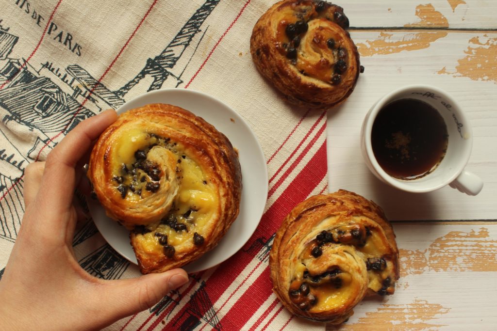 girelle di sfoglia con crema pasticcera e cioccolato