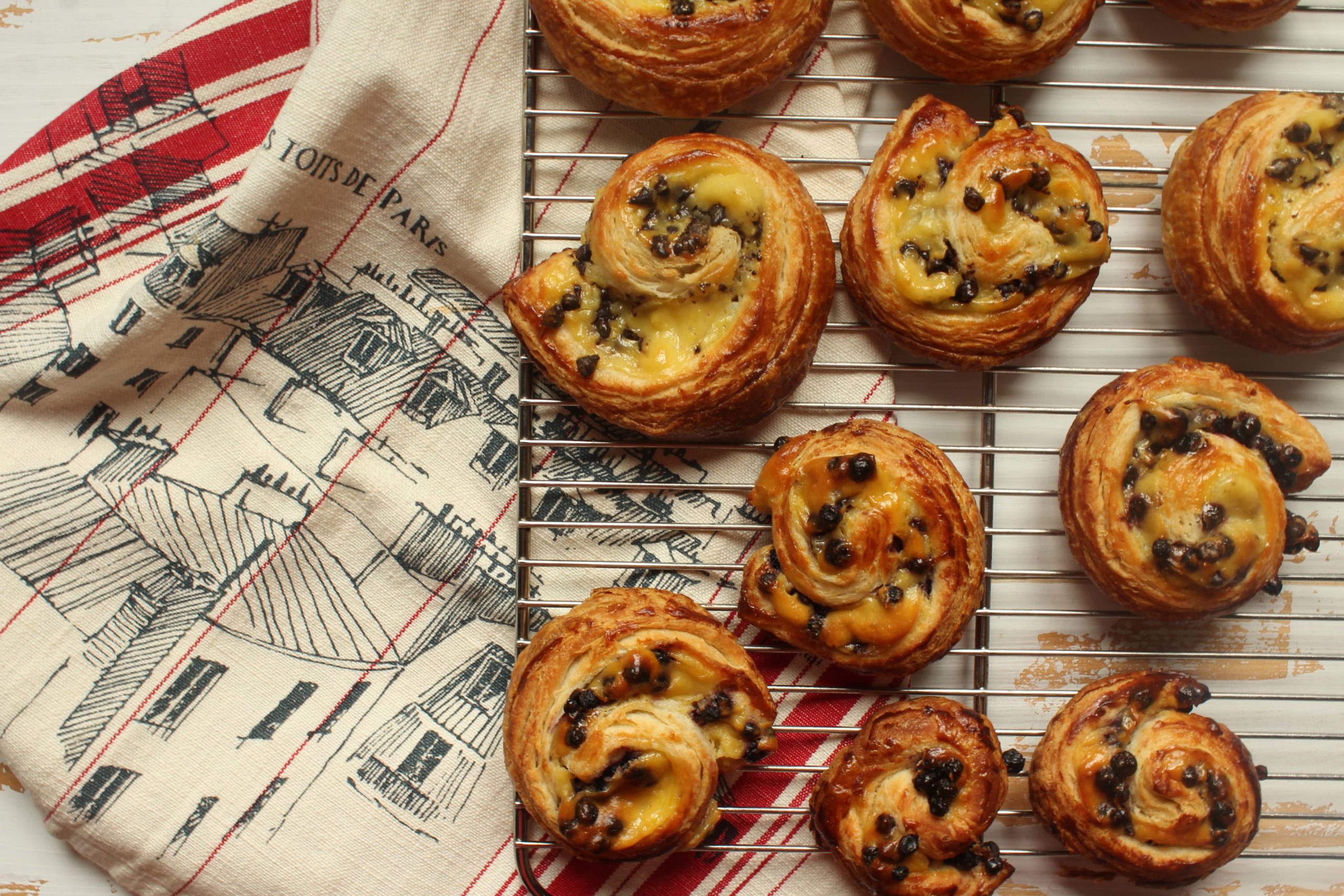 Girelle di pasta sfoglia dolci con crema pasticcera Spignattando