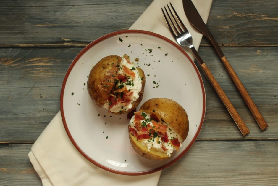 baked potatoes con bruss e bacon