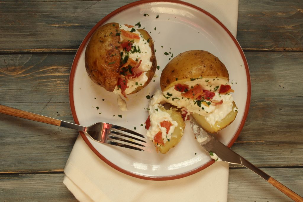 patate ripiene con bacon e formaggio