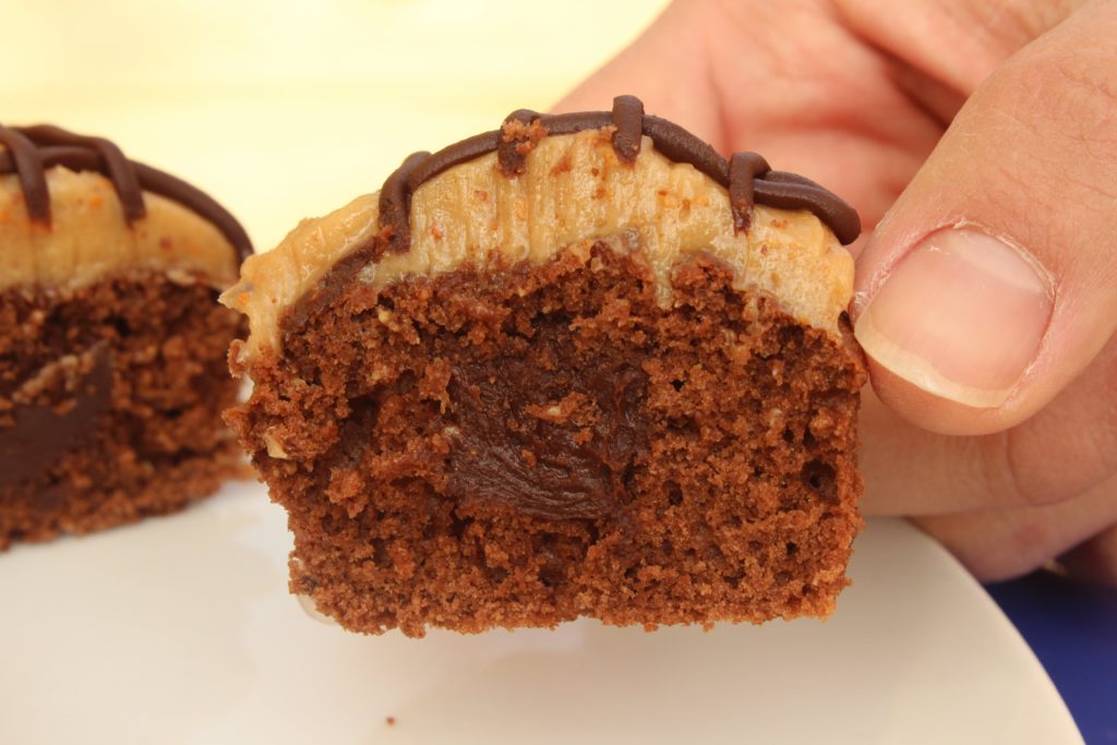 cupcake al burro di arachidi ripieno di cioccolato