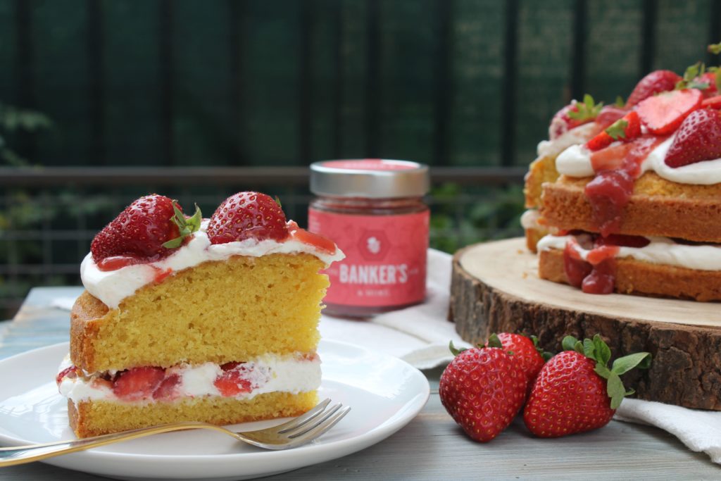 victoria sponge cake e composta banker's jam