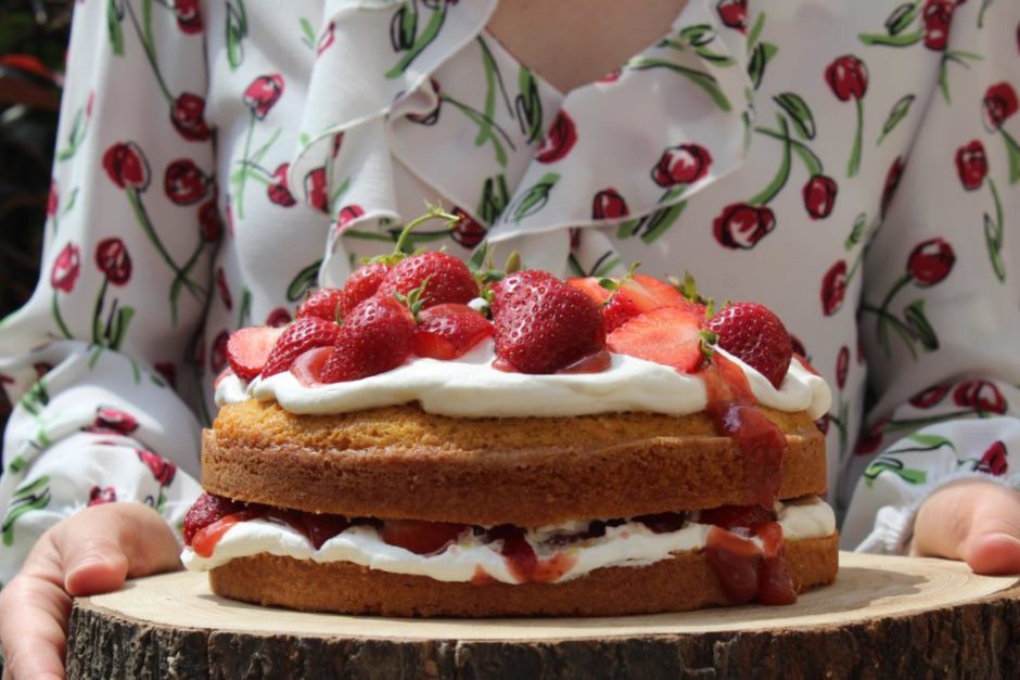 victoria sponge cake alle fragole