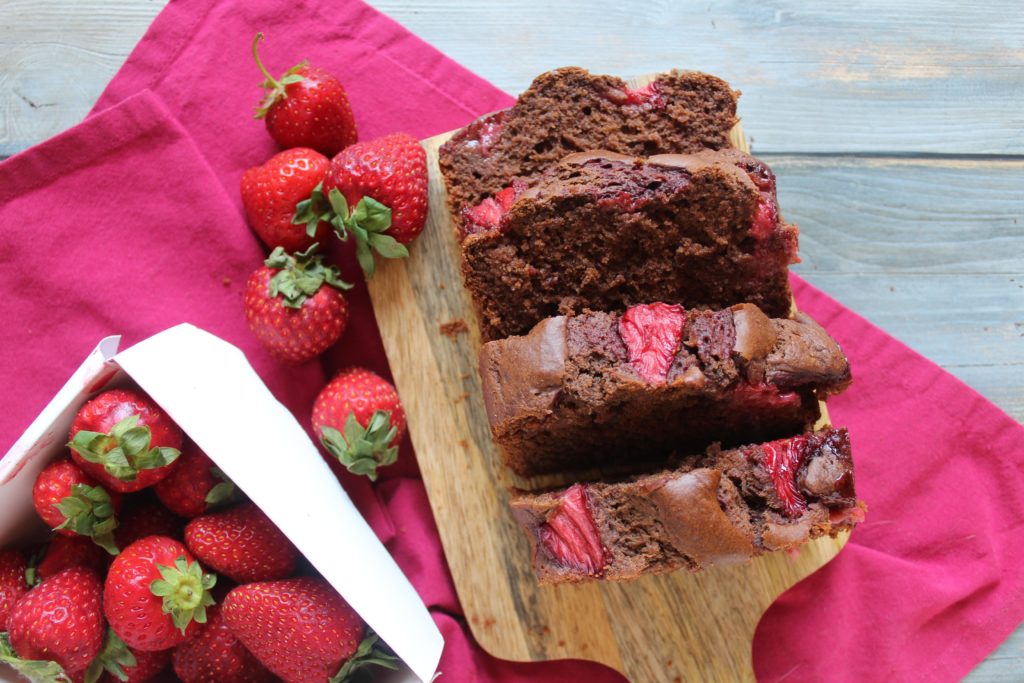 banana bread al cioccolato e fragole