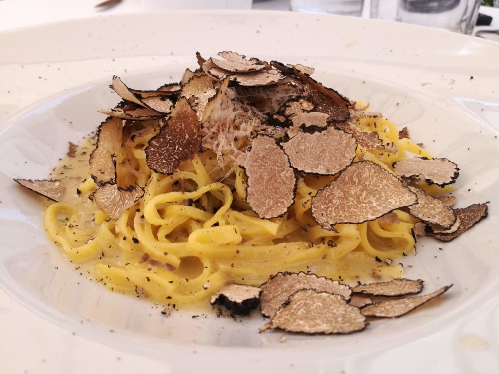 tagliatelle al tartufo estivo