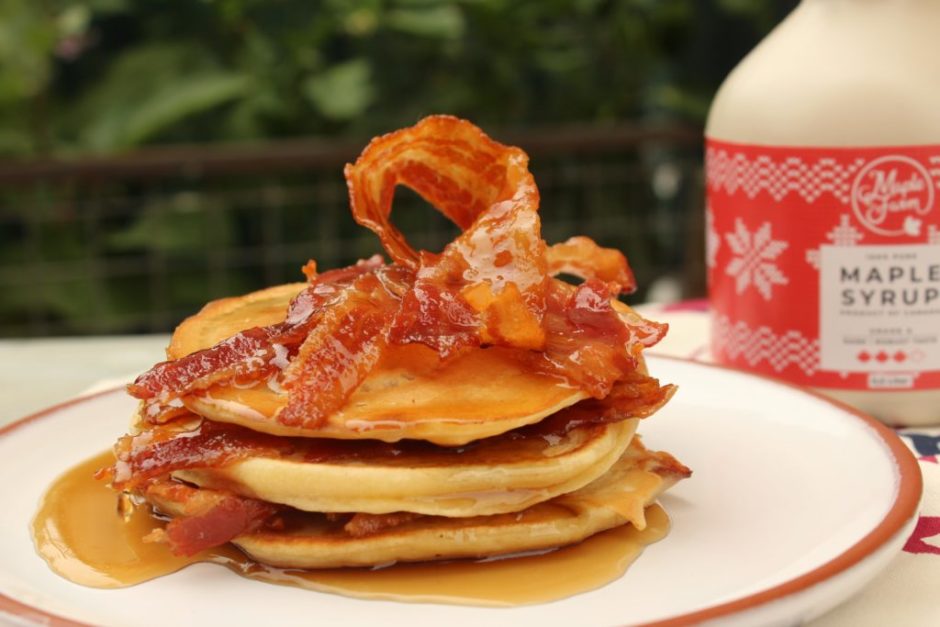 pancakes con bacon e sciroppo d'acero